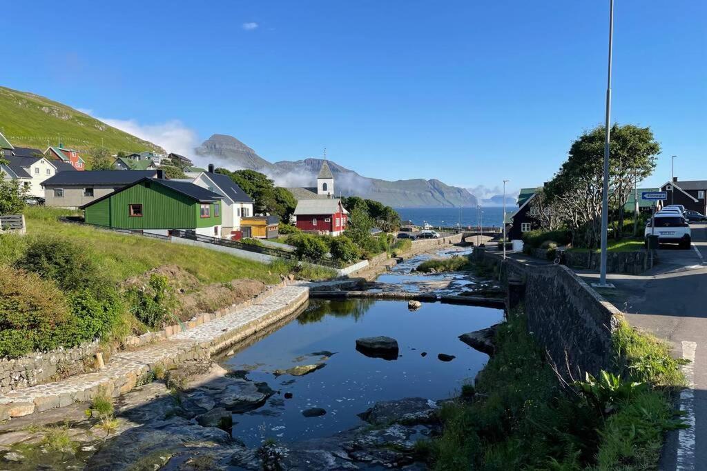 Charming And Authentic Heritage Retreat In Kvivik - Right Next To The River Esterno foto