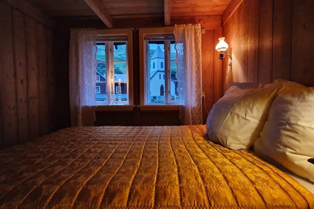 Charming And Authentic Heritage Retreat In Kvivik - Right Next To The River Esterno foto