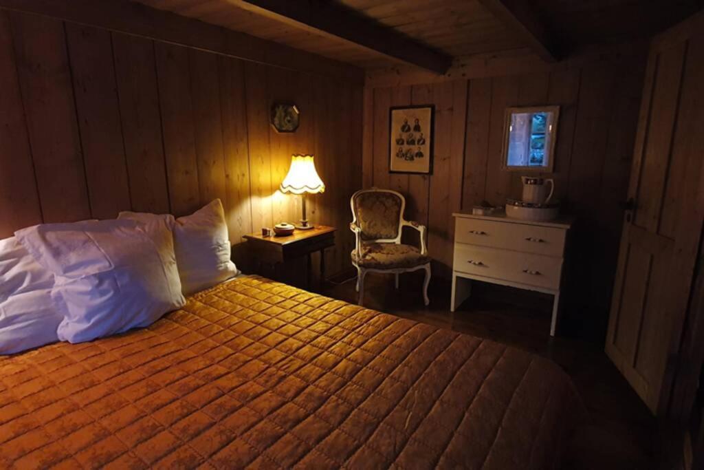 Charming And Authentic Heritage Retreat In Kvivik - Right Next To The River Esterno foto