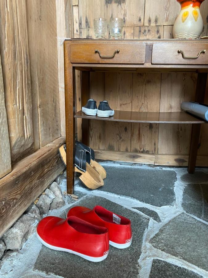 Charming And Authentic Heritage Retreat In Kvivik - Right Next To The River Esterno foto